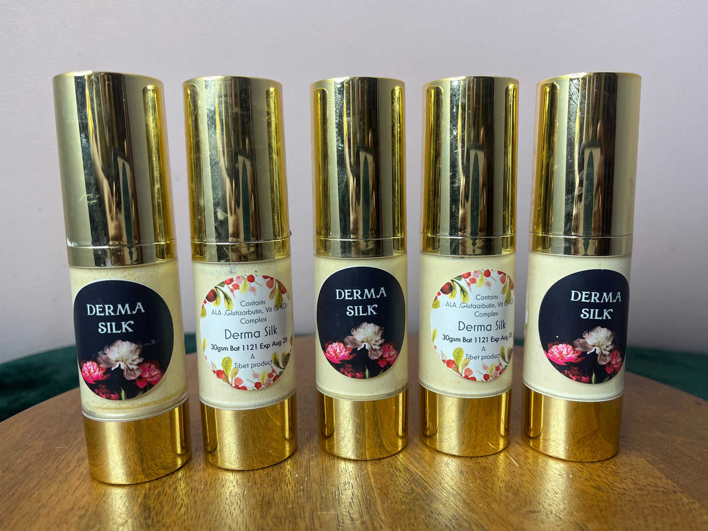Derma silk - (Advanced and strong serum with best healing and whitening effects)