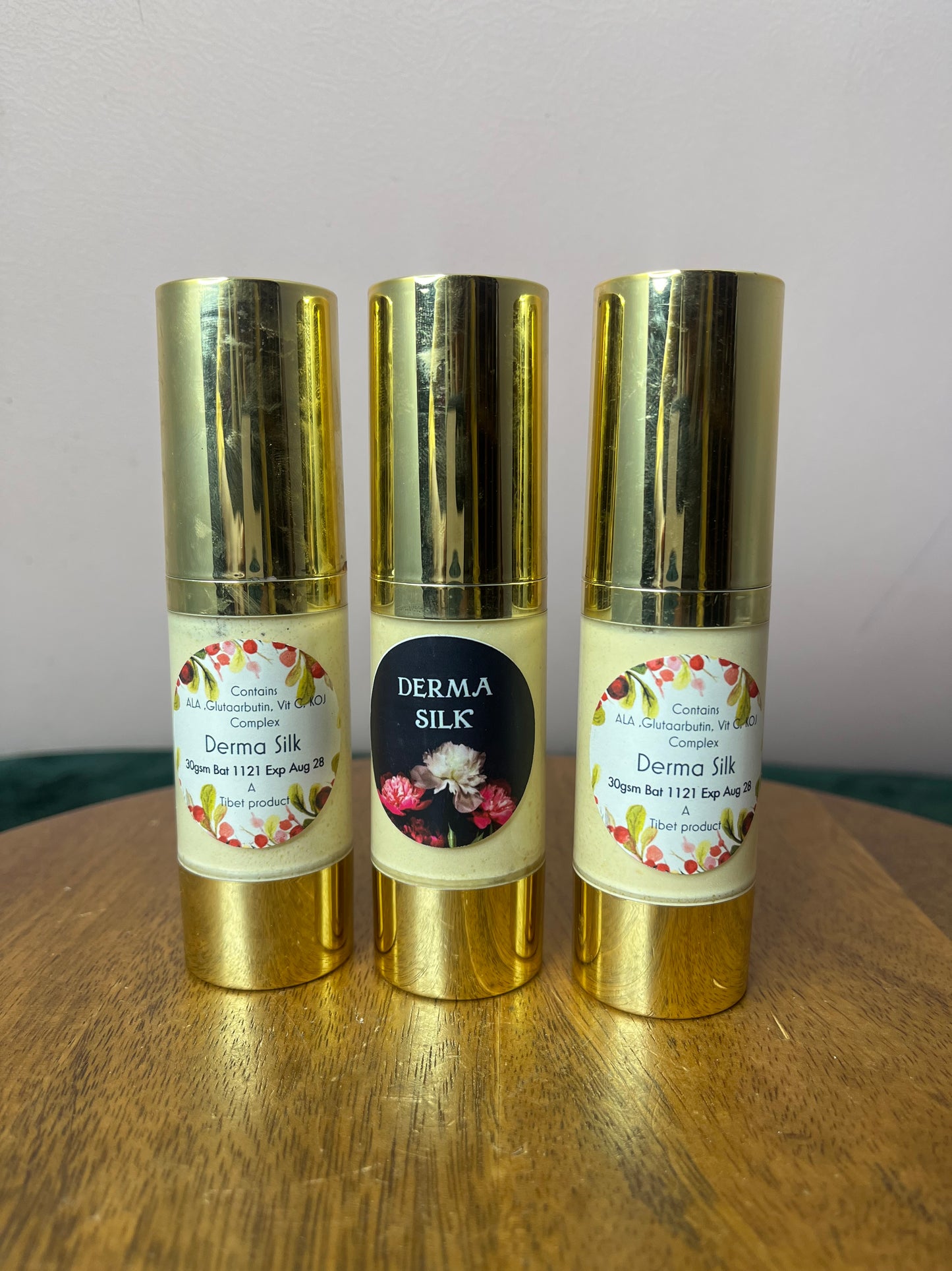 Derma silk - (Advanced and strong serum with best healing and whitening effects)