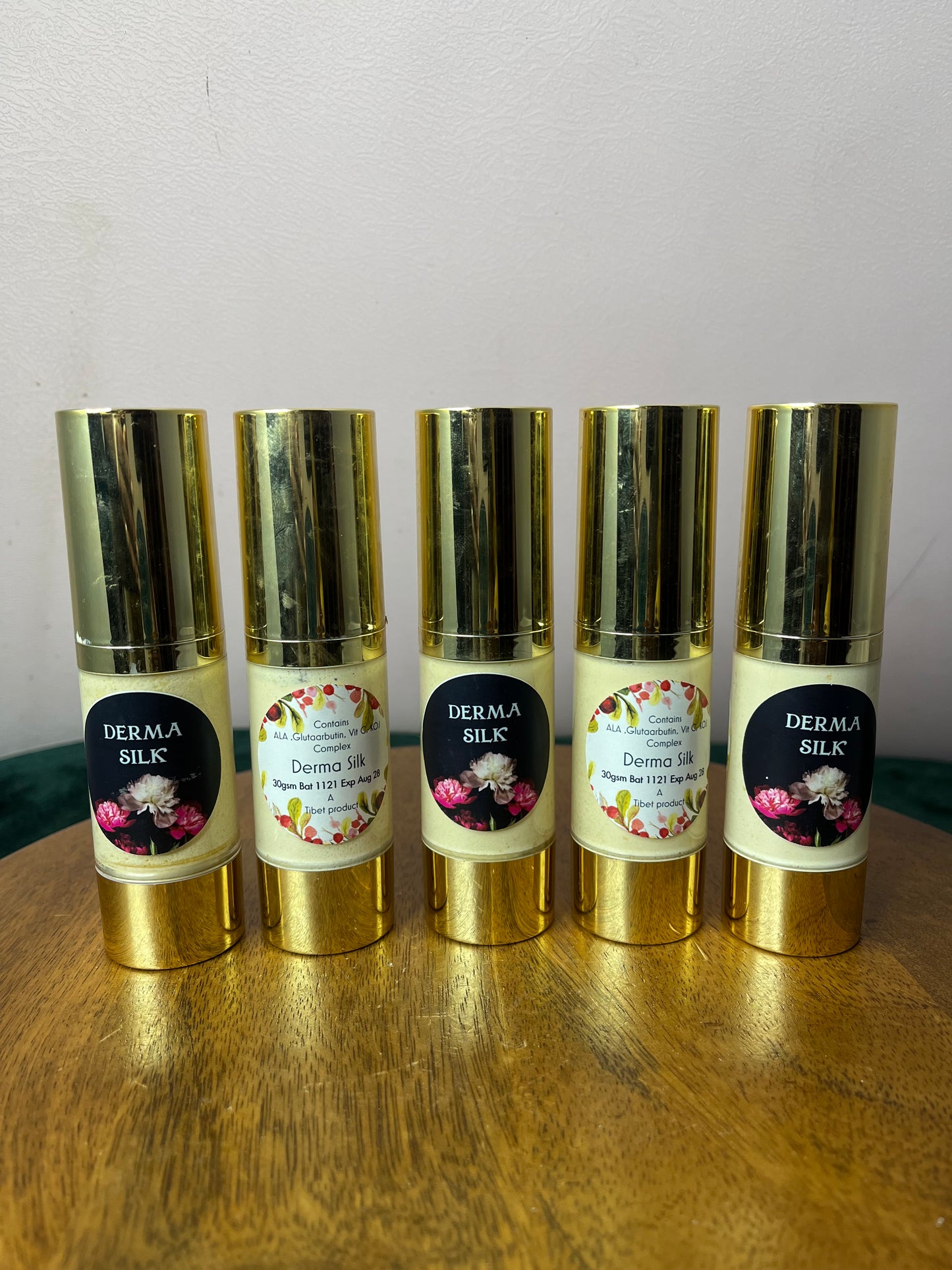 Derma silk - (Advanced and strong serum with best healing and whitening effects)